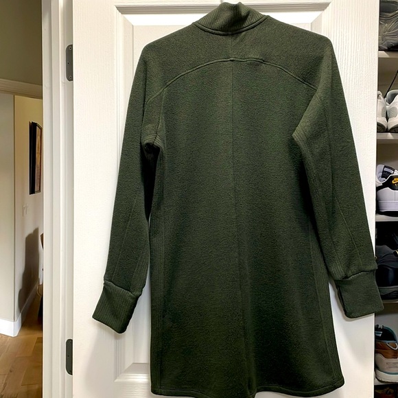 Aventura Women’s Full Zip Forest Green Jacket.  Mid length. Lightweight yet warm - Picture 3 of 7